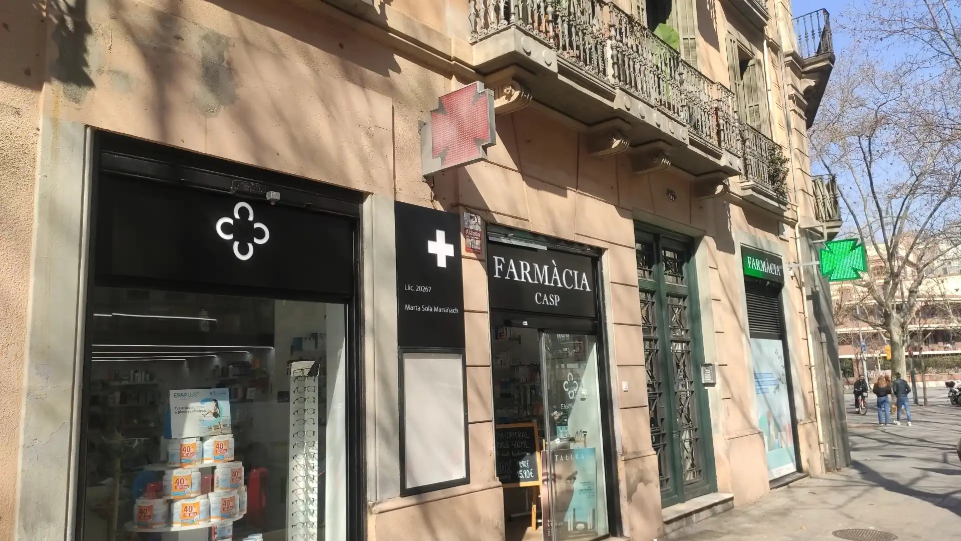 Cajón troquelado farmacia casp en Sabadell