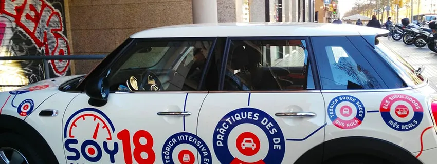 rotulación de vehículos en Barcelona de la autoescuela soy 18