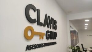 Rótulo corpóreo de la inmobiliaria clavis grup en Barcelona